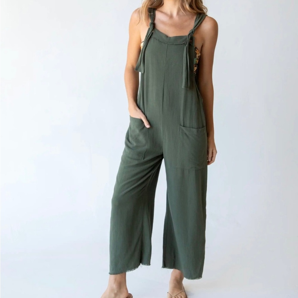Wide leg jumpsuit